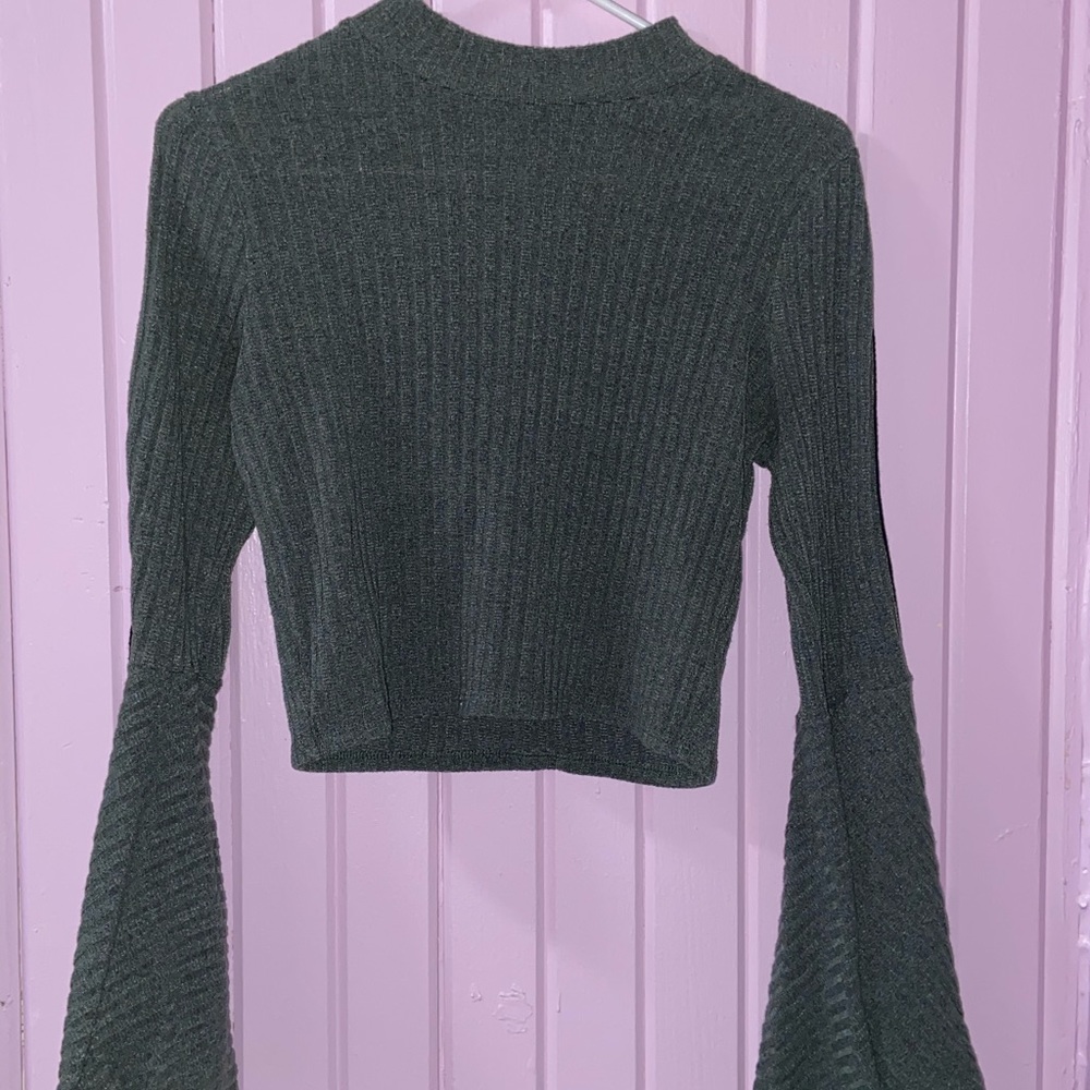 tied sleeve crop top